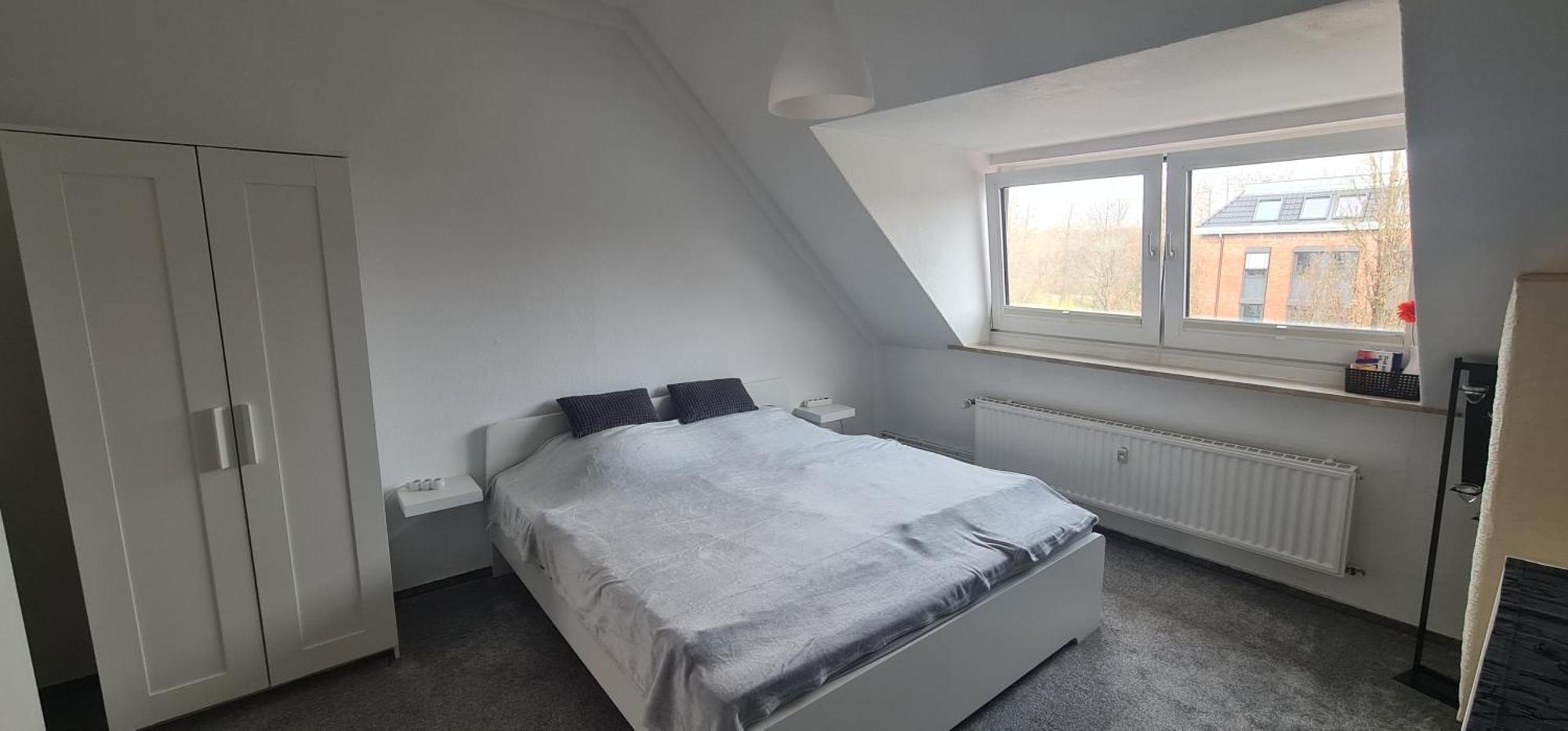 In Universitaets-naehe - Bus Und Parken Vor Der Tuer Kronshagen